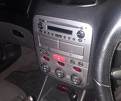Alfa Romeo 147 - Image 4/10