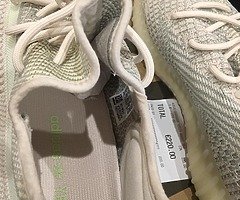 Yeezy Boost 350 V2 Citrin non reflective - Image 9/10