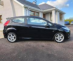 2010 Ford Fiesta - Image 2/8