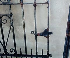 Gates - Image 4/7