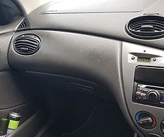 Ford Focus 1.4 - Image 6/7