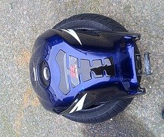 Gsxr 600/750 k4/k5 tank & screens - Image 9/9