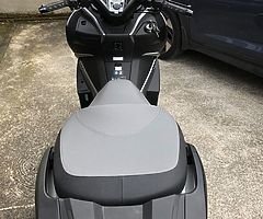 Kawasaki J300 abs Special Edition Scooter - Image 5/5