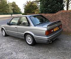 BMW E30 325i
