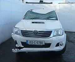 2015 TOYOTA HILUX 3.0L Diesel cat c for Breaking
