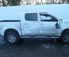 2015 TOYOTA HILUX 3.0L Diesel cat c for Breaking - Image 5/10