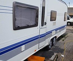 2009 hobby 6 berth caravan