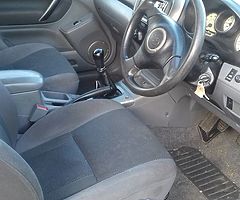 €895
