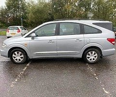 £895