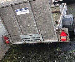 £400