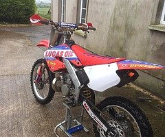 £2,500