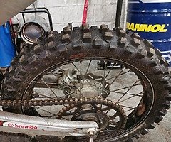 £2,400