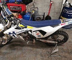 £2,400