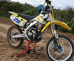 £2,750