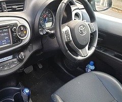 2013 Toyota Yaris Automatic HYBRID - Image 4/8
