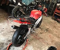 £600