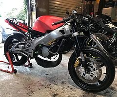 £600