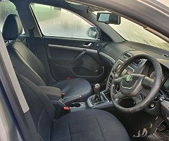 11 skoda Octavia 1.6tdi 250miles - Image 4/5
