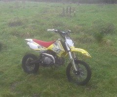 £300