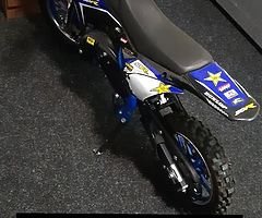 £300