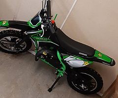 £300