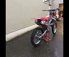 £2,500