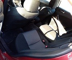 Lexus Is220d - Image 4/10