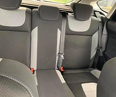 Ford Focus - Image 8/10