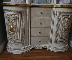 €800