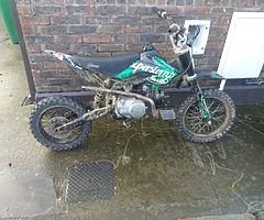 Stomp 125cc pit bike runs grand need trottle cable fixs on it parts there for it can be seen runing - Image 3/3