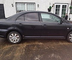 TOYOTA AVINSIS 05