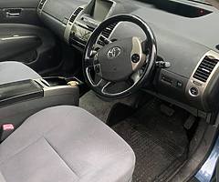 Toyota Prius - Image 6/10