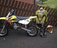 £800