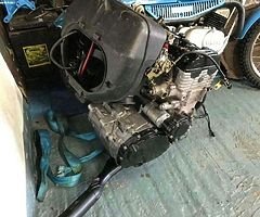 £425
