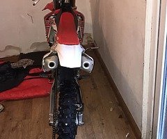 £2,800