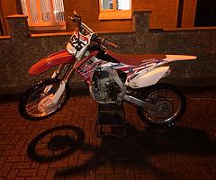 £2,800