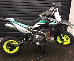 £850