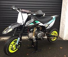 £850