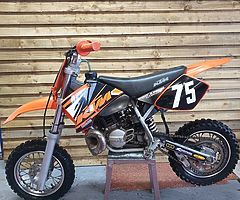 £600
