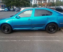 €800