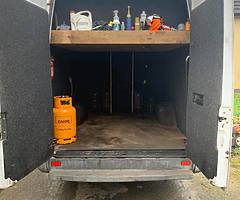£6,000