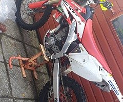 £3,000