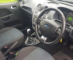 Ford fiesta 1.25cc zetec/petrol/manual - Image 6/10