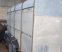 €750