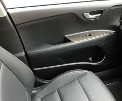 KIA STONIC K4 - Image 10/10