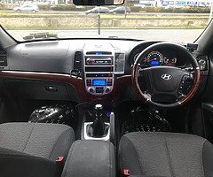 Hyundai Santa Fe 4WD - Image 7/10