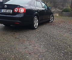 €3,000