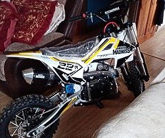 £600