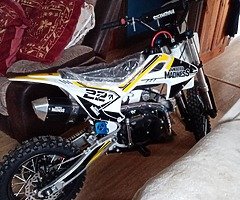 £600