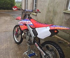 £2,400